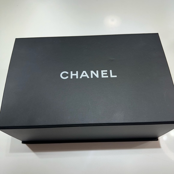 Caviar Quilted Mini Bracelet On Chain Flap - Picture 2 of 12